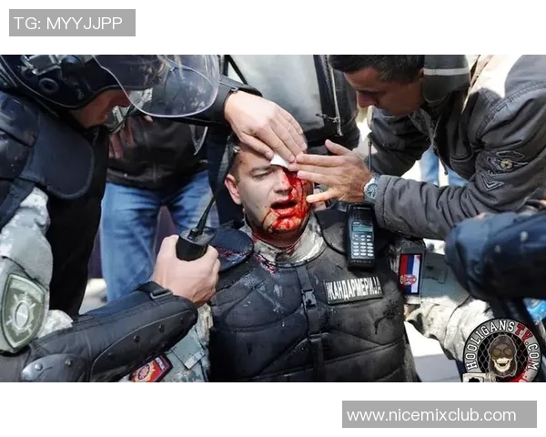 足球明星与黑帮势力交织的背后故事与影响分析